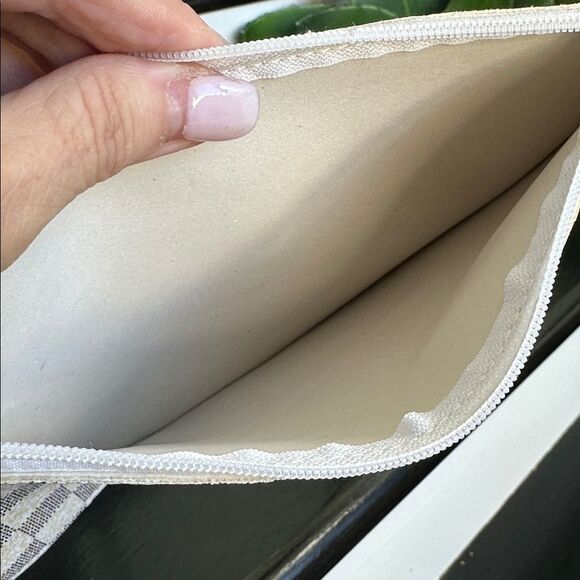 Brand new wristlet clutch neutral checker board designer pattern - Picture 5 of 5